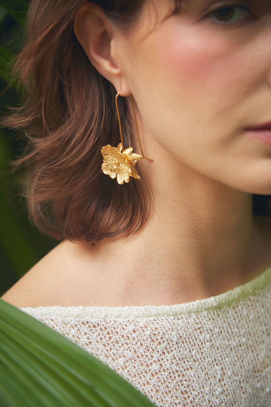 Aretes gancho Duo de flores Clavellino y Azulillo dorados