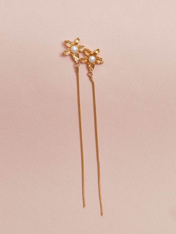 Aretes Flor Macarena Perla Largos