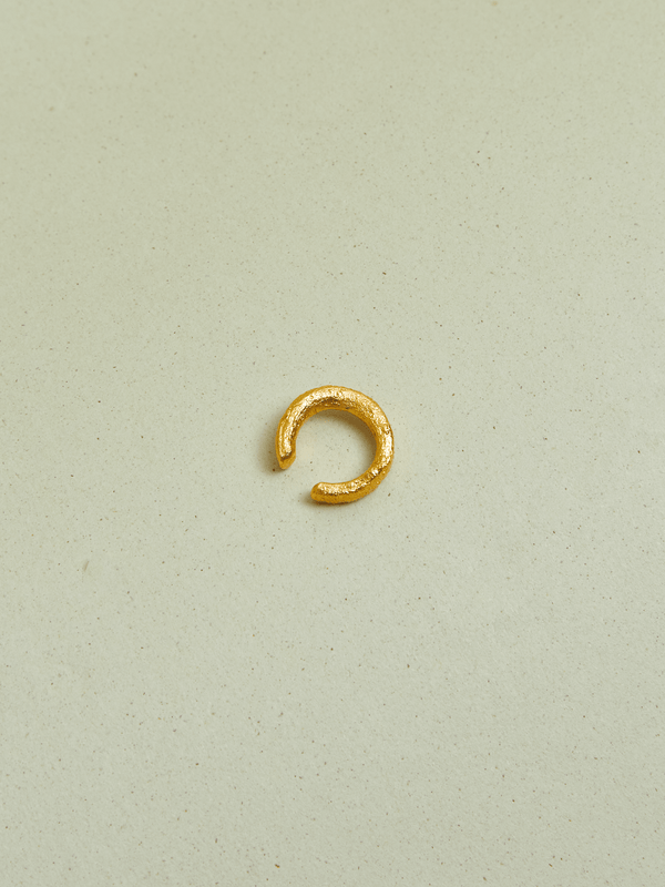Earcuff Palo Pino Dorado Pequeño