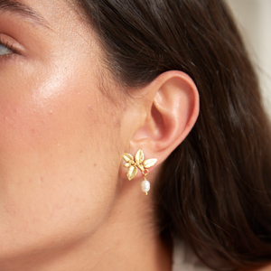 Aretes Racimo Hojitas Perla Dorados