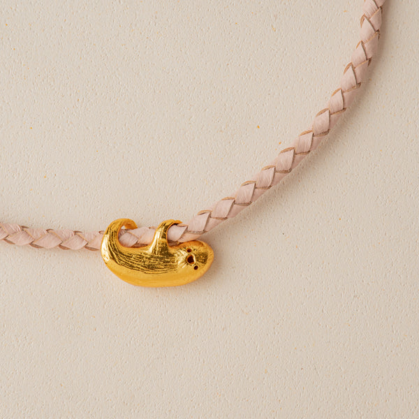Collar Oso Perezoso Dorado - Cuero Rosa