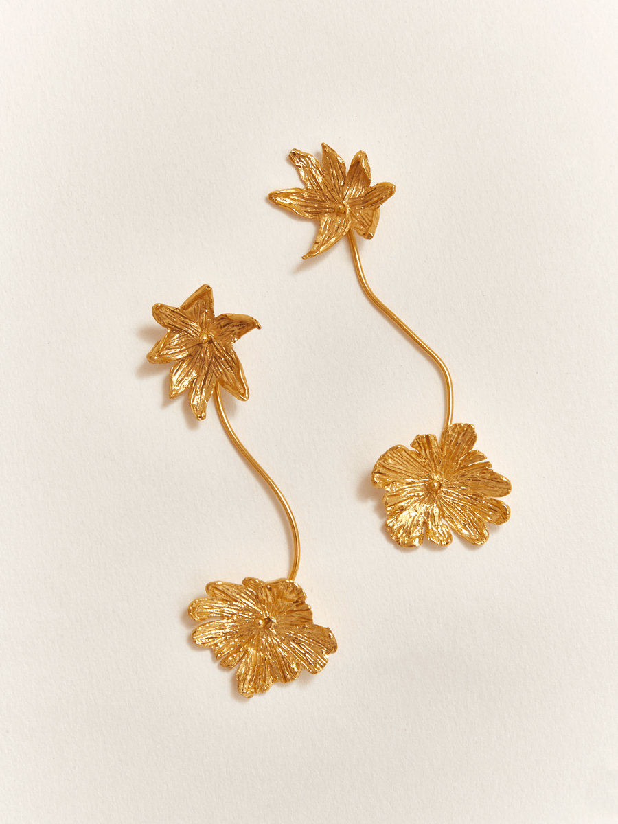 Aretes duo de flores Clavellino y Azulillo largos dorados
