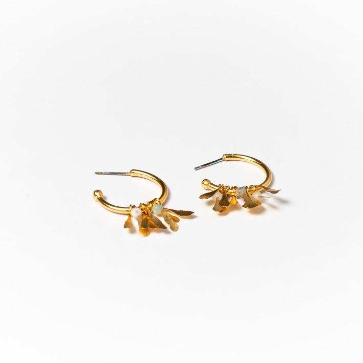 Aretes Candongas pequeñas hojas Chiribiquete dorado - Pilú Joyería. Joyas y accesorios con diseños exclusivos