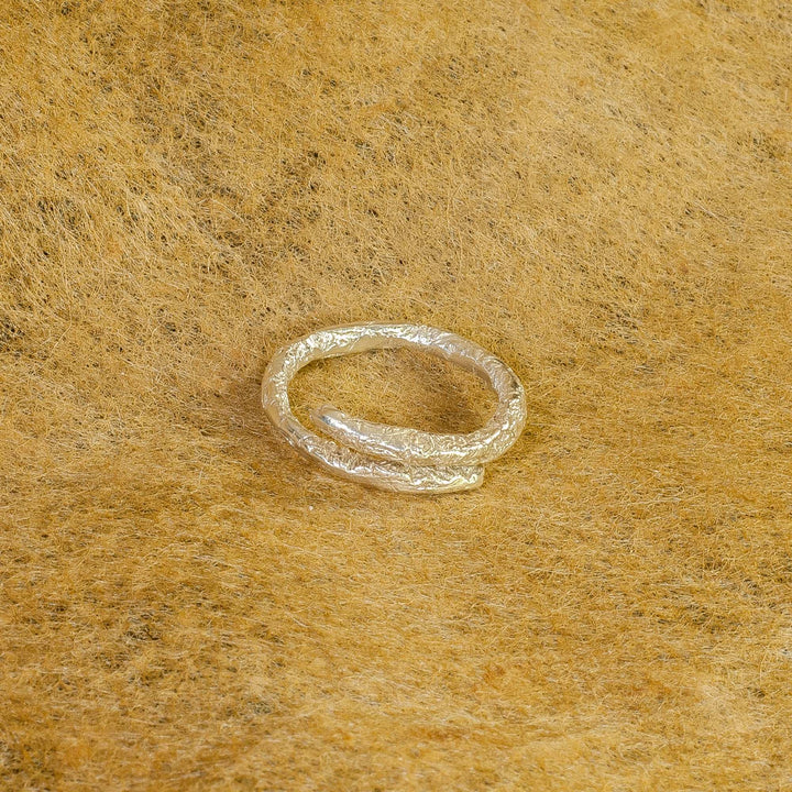 Anillo palo pino plata ley 925 - Pilú Joyería. Joyas y accesorios con diseños exclusivos