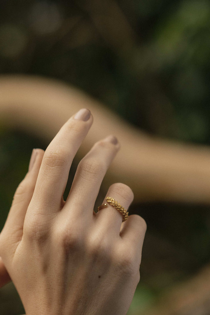 Anillo suculenta punticas dorado - Pilú Joyería. Joyas y accesorios con diseños exclusivos