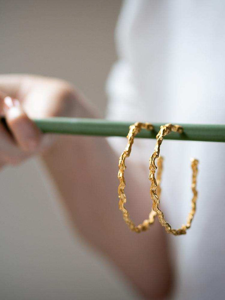 Candongas Corozo Doradas - Pilú Joyería. Joyas y accesorios con diseños exclusivos