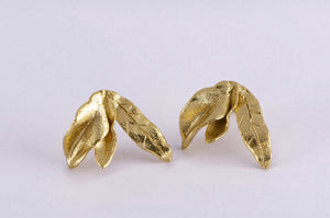 Aretes Triple Hoja Denia - Pilú Joyería. Joyas y accesorios con diseños exclusivos