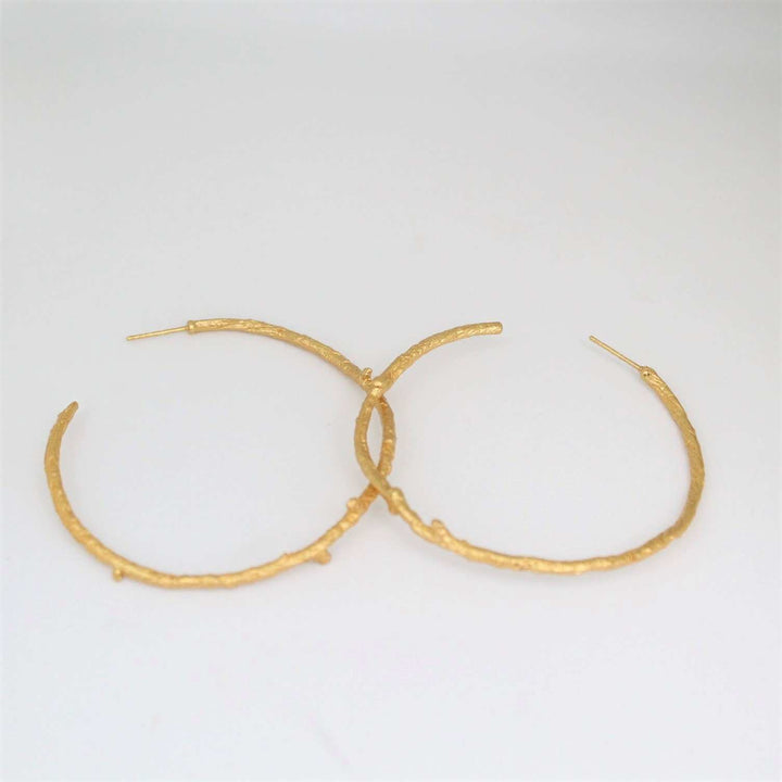 Aretes Candongas Pequeñas Palito Pino - Pilú Joyería. Joyas y accesorios con diseños exclusivos