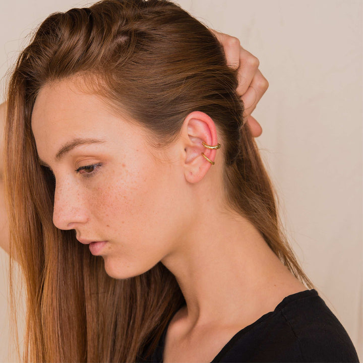 Ear cuffs Palito de Pino Dorado - Pilú Joyería. Joyas y accesorios con diseños exclusivos
