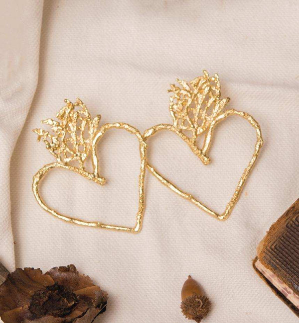 Aretes Corazón Rama Pino Dorados - Pilú Joyería. Joyas y accesorios con diseños exclusivos