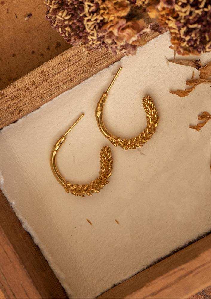 Aretes candonga suculenta punticas baño oro - Pilú Joyería. Joyas y accesorios con diseños exclusivos