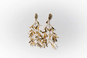 Aretes maxi hojas Chiribiquete dorado - Pilú Joyería. Joyas y accesorios con diseños exclusivos