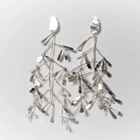 Aretes maxi hojas Chiribiquete baño plata - Pilú Joyería. Joyas y accesorios con diseños exclusivos