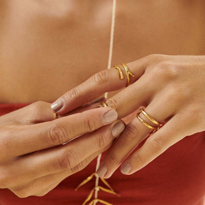 Anillo cuerno de venado dorado - Pilú Joyería. Joyas y accesorios con diseños exclusivos