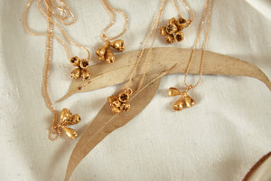 Collar Racimo Campanita Eucalipto Baño de Oro