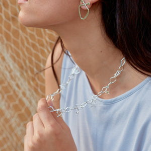 Collar chocker atarraya peces plateado