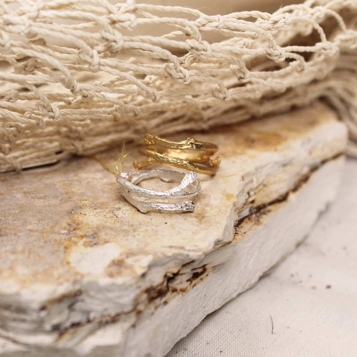 Anillo cuerno de venado dorado - Pilú Joyería. Joyas y accesorios con diseños exclusivos