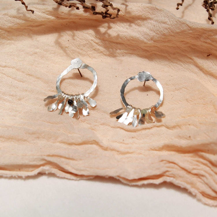 Aretes midi circulo hojas Chiribiquete baño plata - Pilú Joyería. Joyas y accesorios con diseños exclusivos