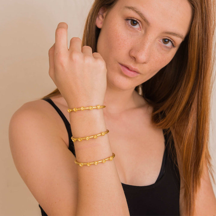 Pulsera aro campanitas eucalipto - Pilú Joyería. Joyas y accesorios con diseños exclusivos