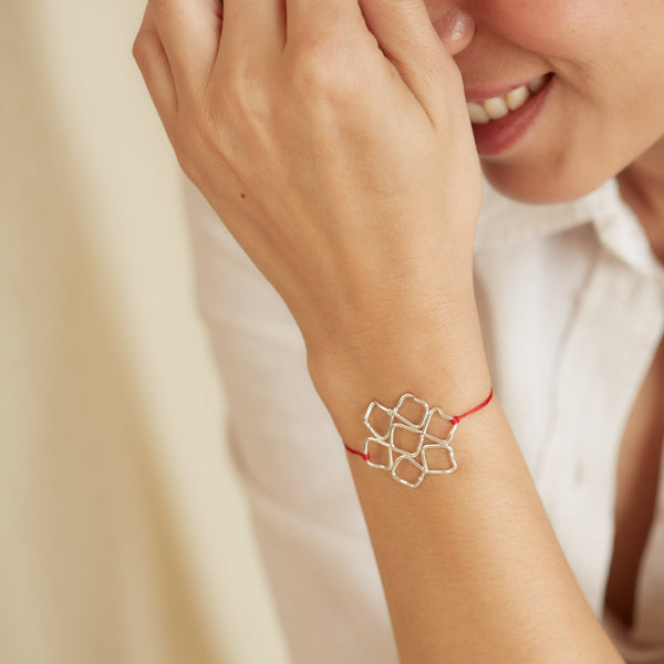 Pulsera atarraya hilo rojo baño plata